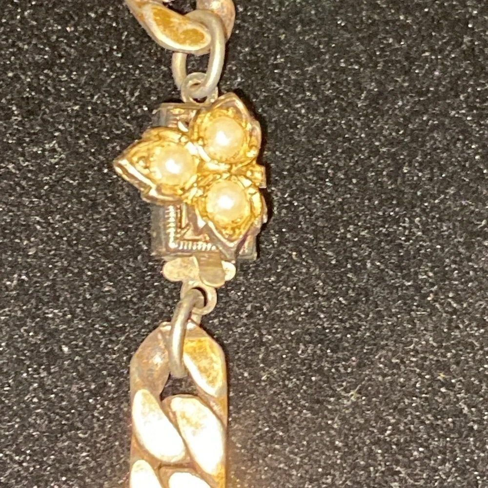 Unsigned Miriam Haskell necklace & Earrings set - Picture 3 of 6